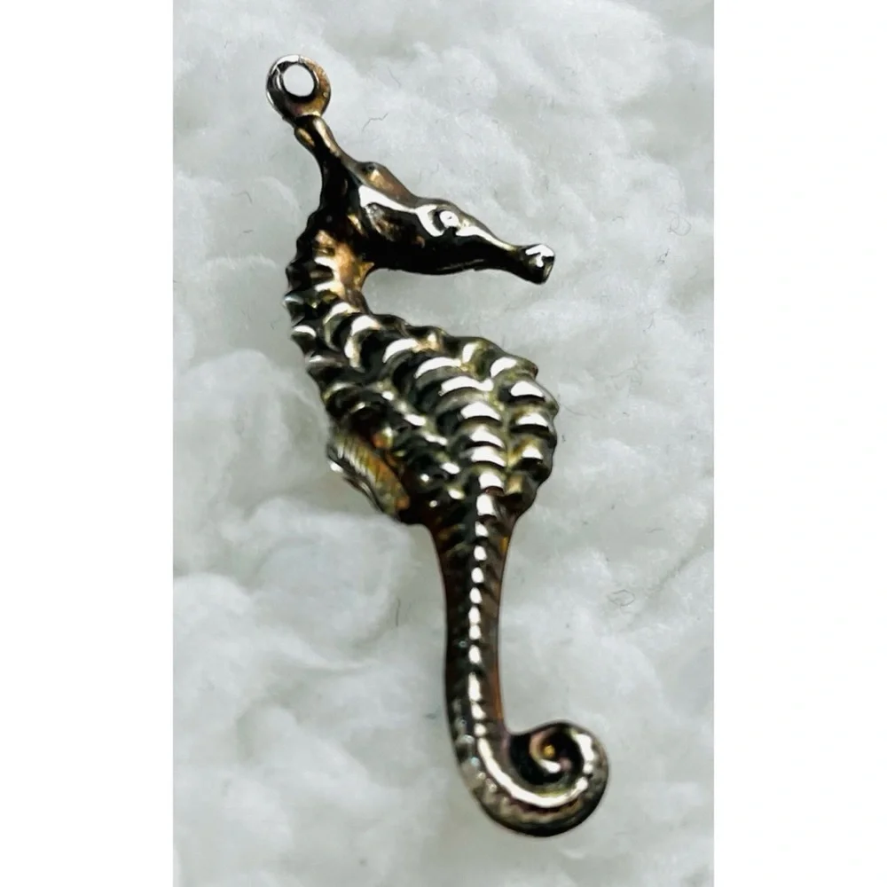 (VTG) Small Metal Seahorse Pendant Charm - Picture 2 of 5